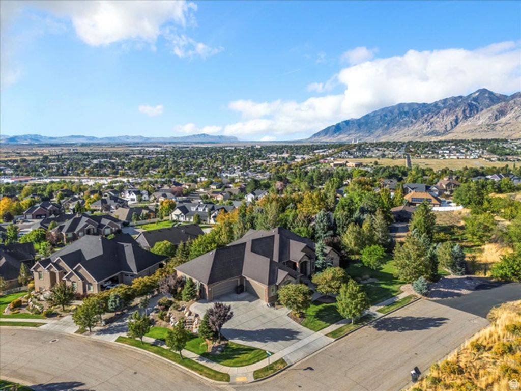 Image 12 of property listing at 1542 S VALLEY VIEW DR, Perry, UT 84302