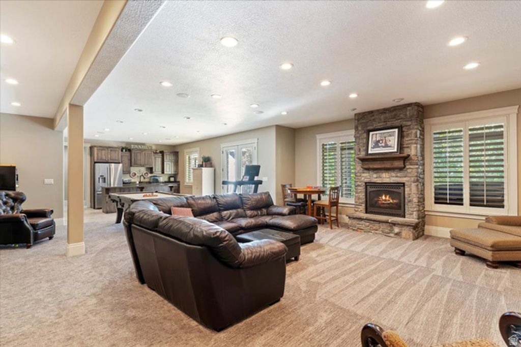 Image 5 of property listing at 1542 S VALLEY VIEW DR, Perry, UT 84302