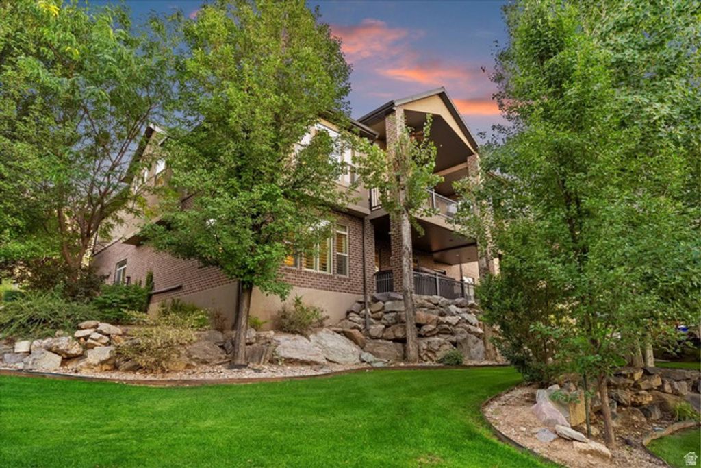 Image 8 of property listing at 1542 S VALLEY VIEW DR, Perry, UT 84302