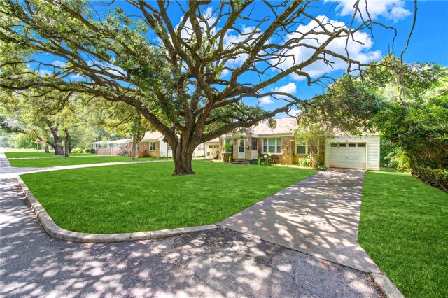 2206 Oaklawn Drive, La Marque, TX 77568