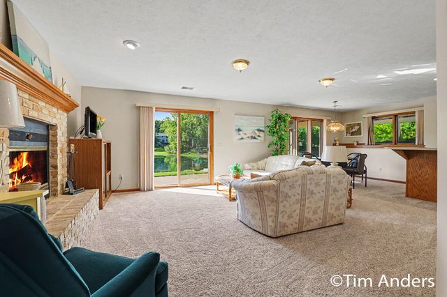 6090 Arroyo Vista Drive NE, Rockford, MI 49341