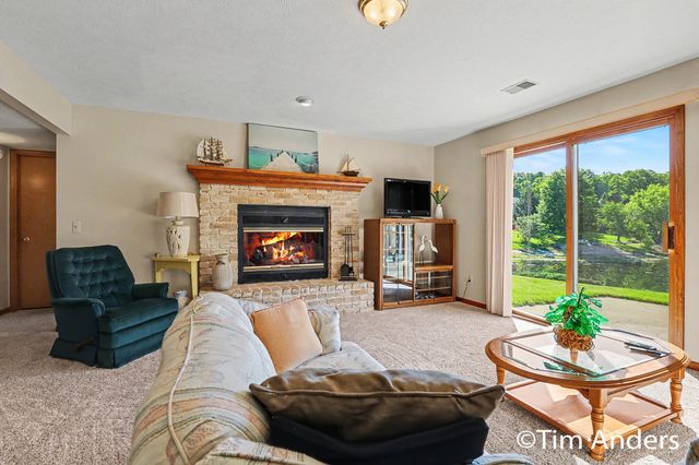 6090 Arroyo Vista Drive NE, Rockford, MI 49341