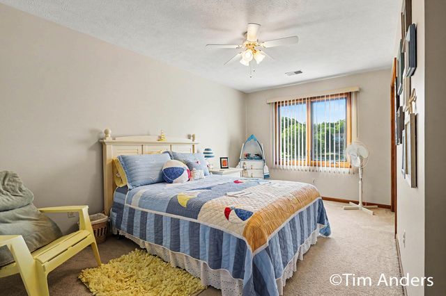 6090 Arroyo Vista Drive NE, Rockford, MI 49341