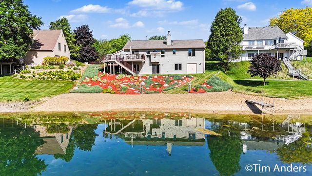 6090 Arroyo Vista Drive NE, Rockford, MI 49341