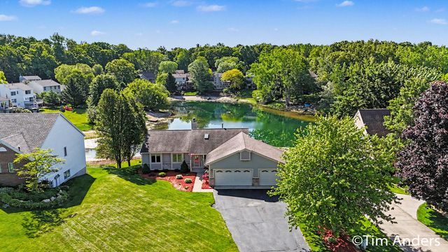 6090 Arroyo Vista Drive NE, Rockford, MI 49341