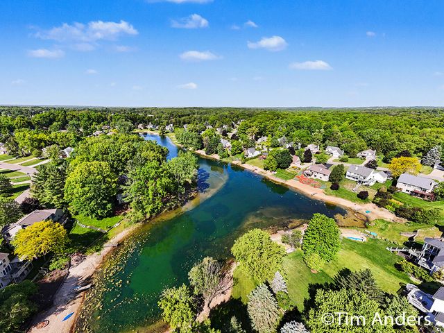 6090 Arroyo Vista Drive NE, Rockford, MI 49341
