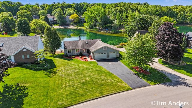 6090 Arroyo Vista Drive NE, Rockford, MI 49341