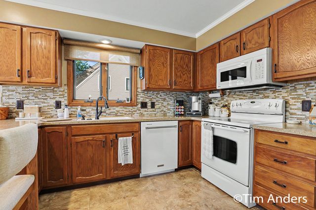 6090 Arroyo Vista Drive NE, Rockford, MI 49341