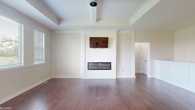 15300 Eton Pointe Drive, Clinton Twp, MI 48035