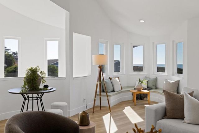 211 Washington Boulevard, Half Moon Bay, CA 94019