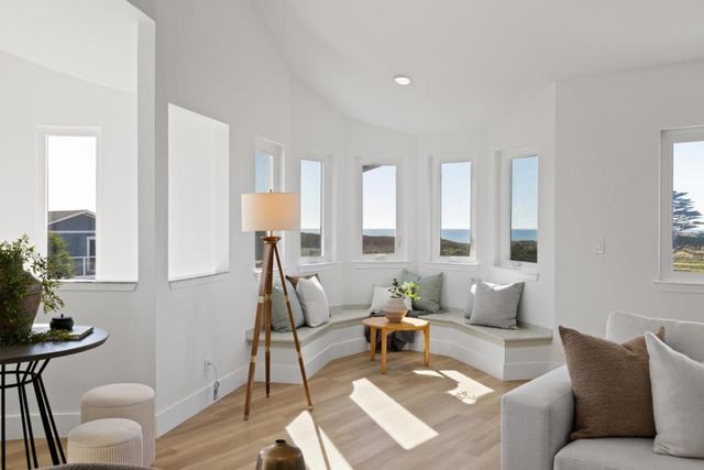 211 Washington Boulevard, Half Moon Bay, CA 94019