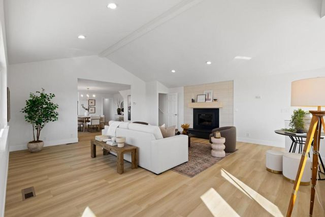 211 Washington Boulevard, Half Moon Bay, CA 94019