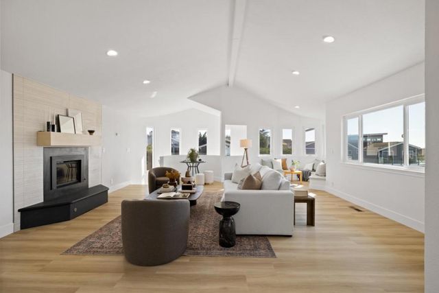 211 Washington Boulevard, Half Moon Bay, CA 94019