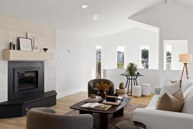 211 Washington Boulevard, Half Moon Bay, CA 94019