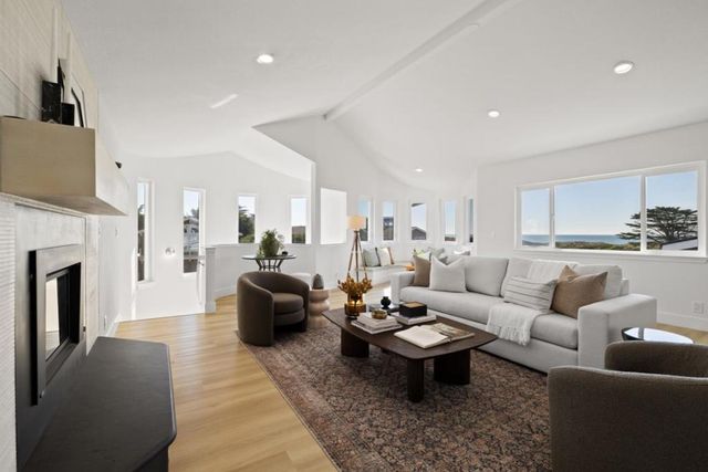 211 Washington Boulevard, Half Moon Bay, CA 94019