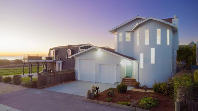 211 Washington Boulevard, Half Moon Bay, CA 94019