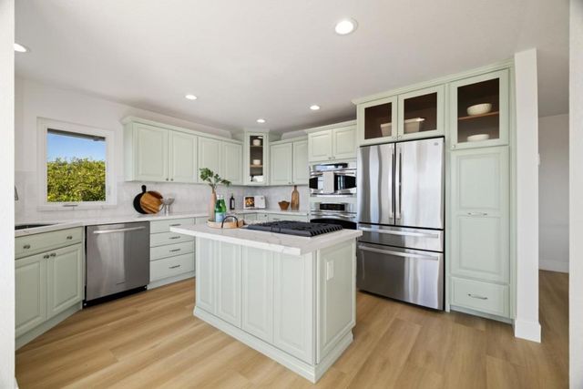 211 Washington Boulevard, Half Moon Bay, CA 94019