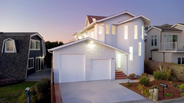 211 Washington Boulevard, Half Moon Bay, CA 94019