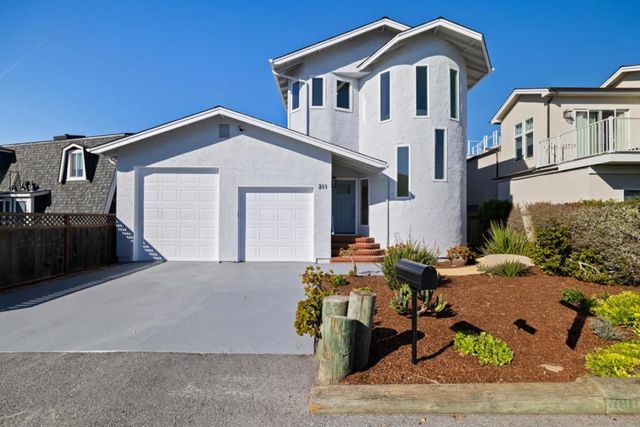 211 Washington Boulevard, Half Moon Bay, CA 94019