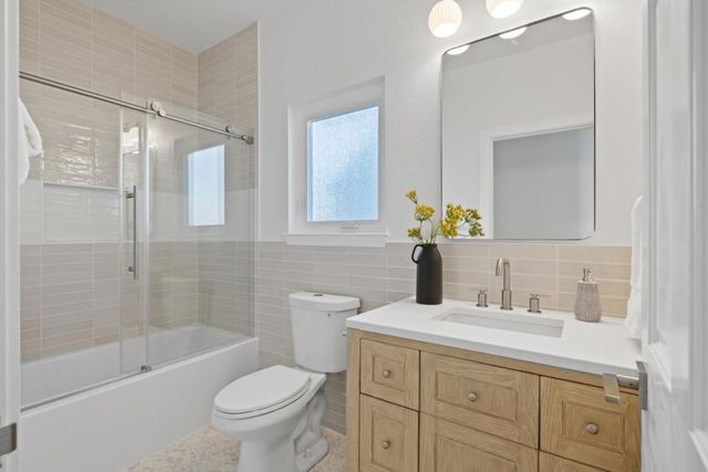 211 Washington Boulevard, Half Moon Bay, CA 94019