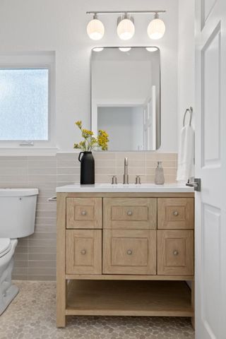 211 Washington Boulevard, Half Moon Bay, CA 94019