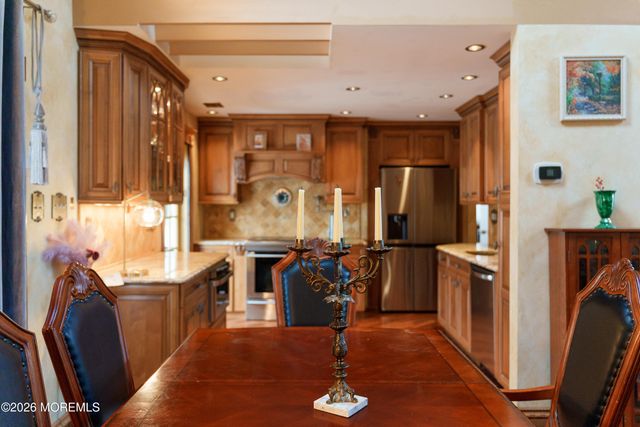 6 Hillcrest Road, Manalapan, NJ 07726