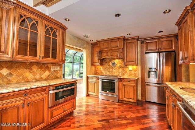 6 Hillcrest Road, Manalapan, NJ 07726