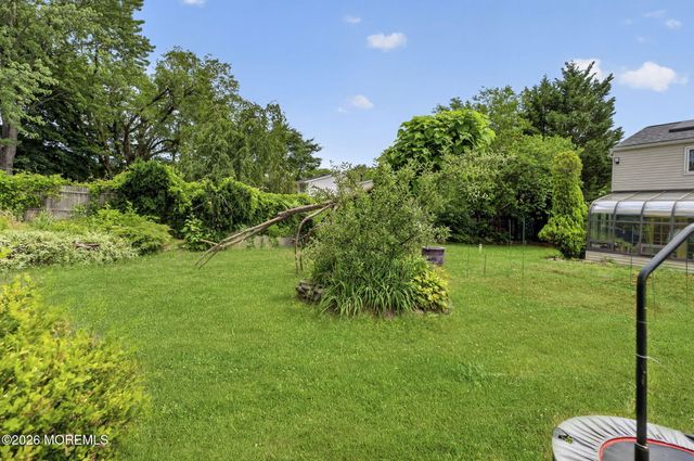 6 Hillcrest Road, Manalapan, NJ 07726