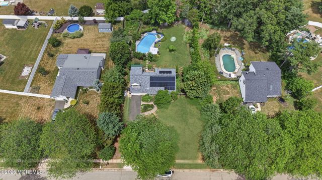 6 Hillcrest Road, Manalapan, NJ 07726