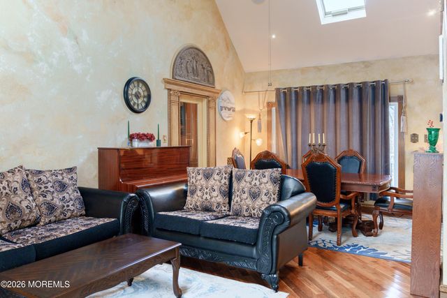 6 Hillcrest Road, Manalapan, NJ 07726