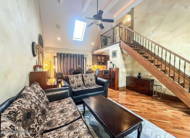 6 Hillcrest Road, Manalapan, NJ 07726