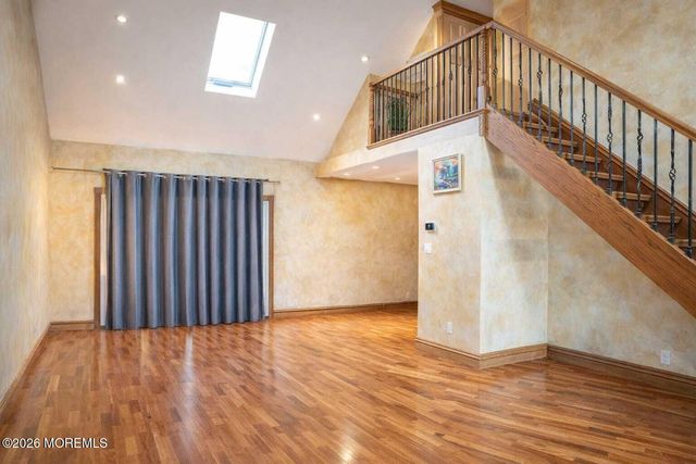 6 Hillcrest Road, Manalapan, NJ 07726