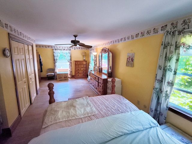 4 Pleasant St, Plainville, MA 02762