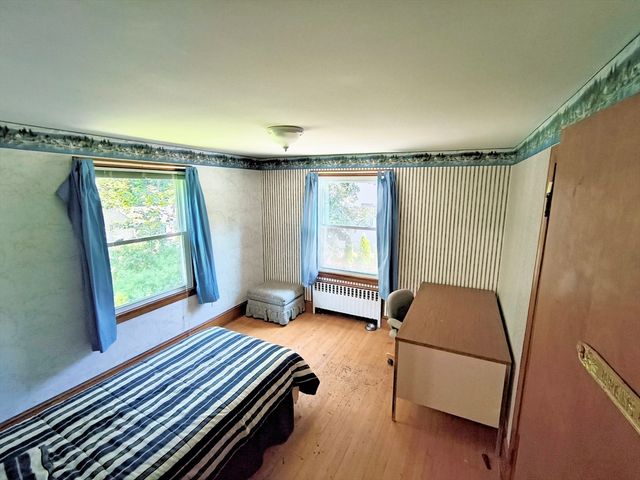 4 Pleasant St, Plainville, MA 02762