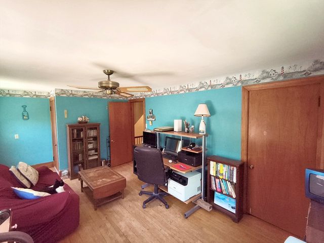 4 Pleasant St, Plainville, MA 02762