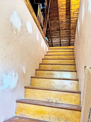 4 Pleasant St, Plainville, MA 02762