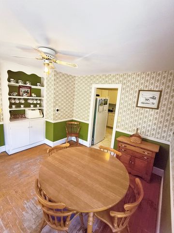 4 Pleasant St, Plainville, MA 02762
