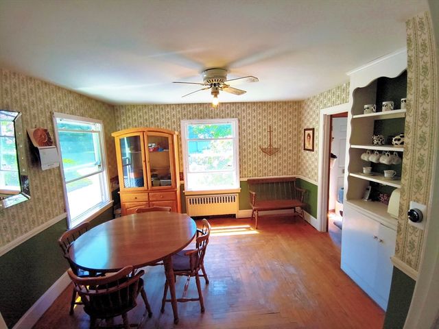 4 Pleasant St, Plainville, MA 02762