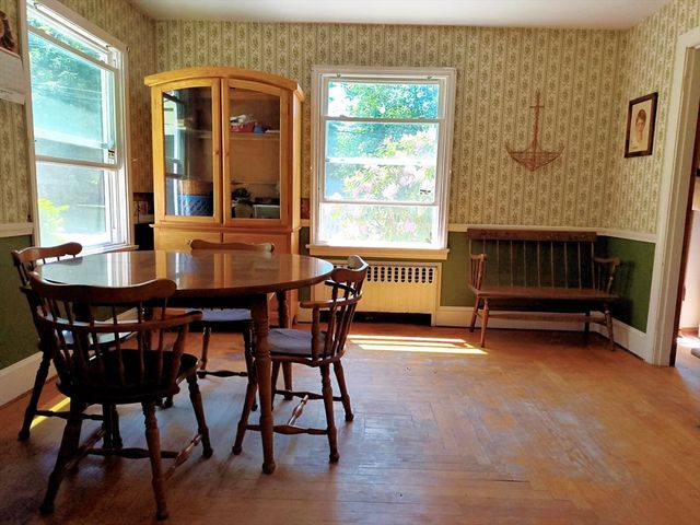 4 Pleasant St, Plainville, MA 02762