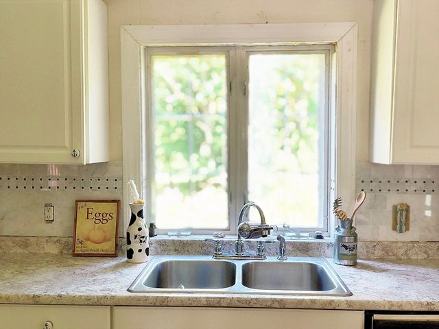 4 Pleasant St, Plainville, MA 02762