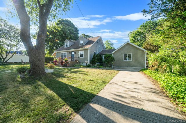 35 Oklahoma Avenue, Bay Shore, NY 11706