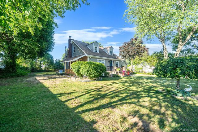 35 Oklahoma Avenue, Bay Shore, NY 11706