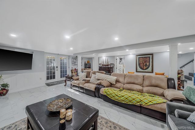 35 Oklahoma Avenue, Bay Shore, NY 11706