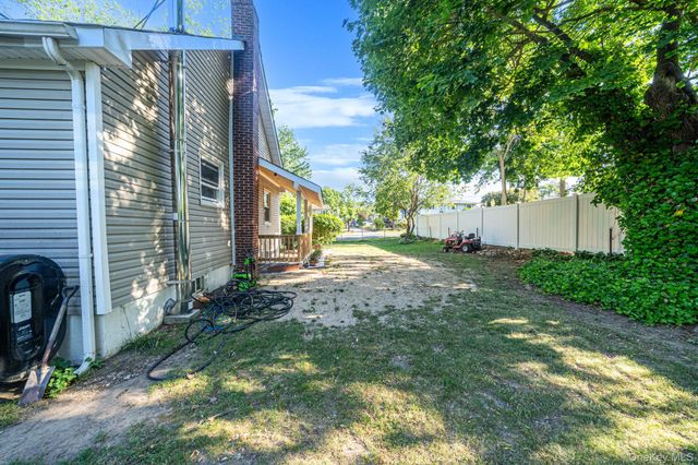 35 Oklahoma Avenue, Bay Shore, NY 11706