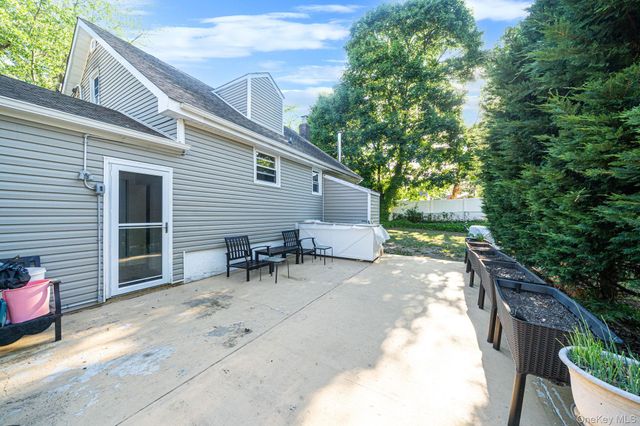 35 Oklahoma Avenue, Bay Shore, NY 11706