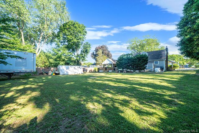 35 Oklahoma Avenue, Bay Shore, NY 11706