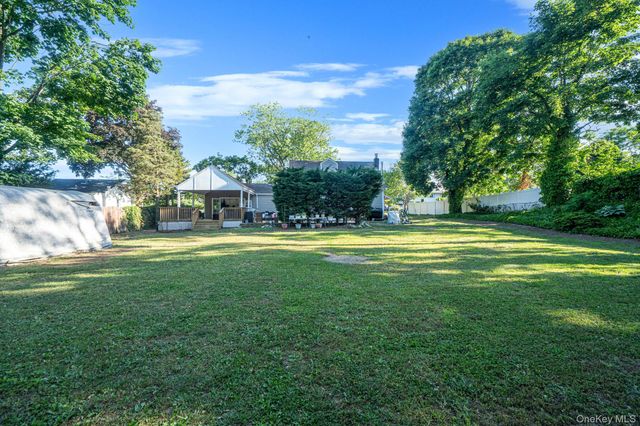 35 Oklahoma Avenue, Bay Shore, NY 11706