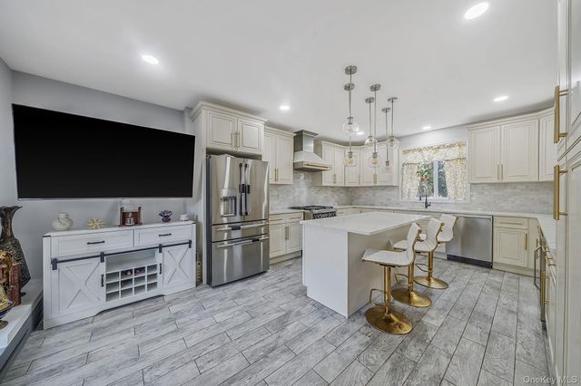 35 Oklahoma Avenue, Bay Shore, NY 11706
