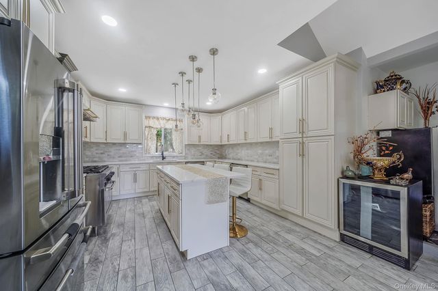 35 Oklahoma Avenue, Bay Shore, NY 11706