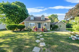 35 Oklahoma Avenue, Bay Shore, NY 11706
